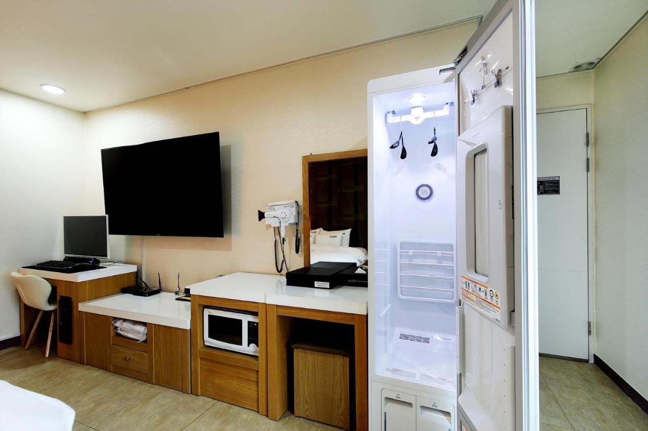White Tourist Hotel Jeonju Exterior photo