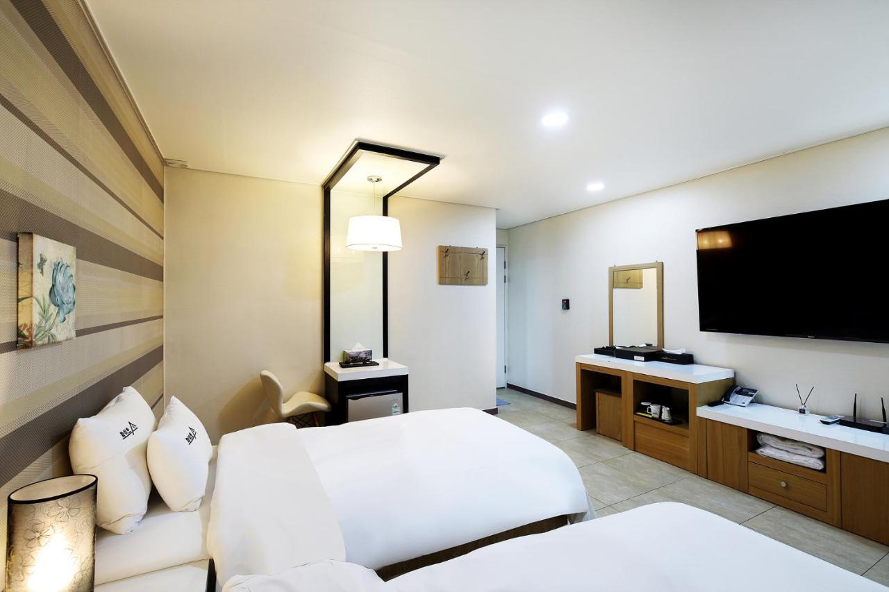 White Tourist Hotel Jeonju Exterior photo