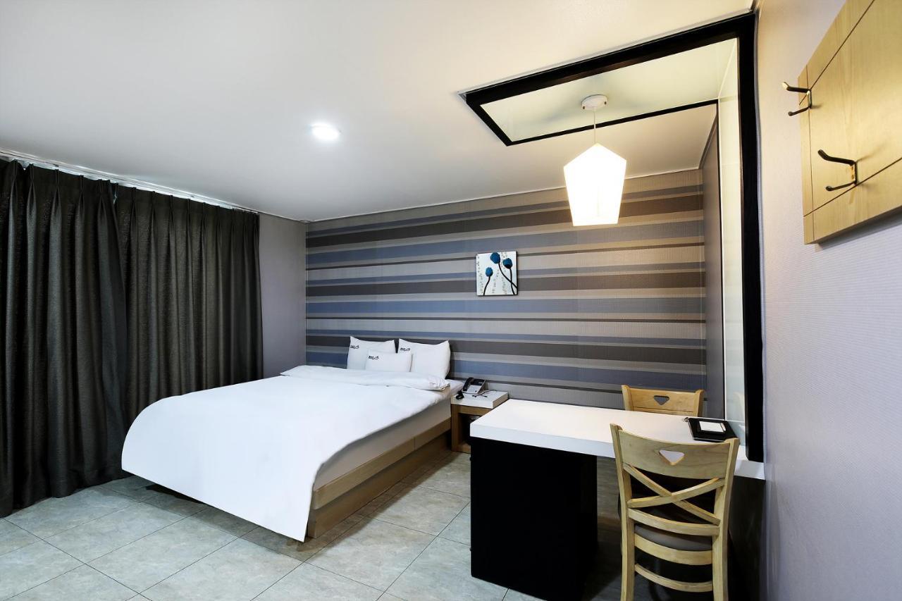 White Tourist Hotel Jeonju Exterior photo