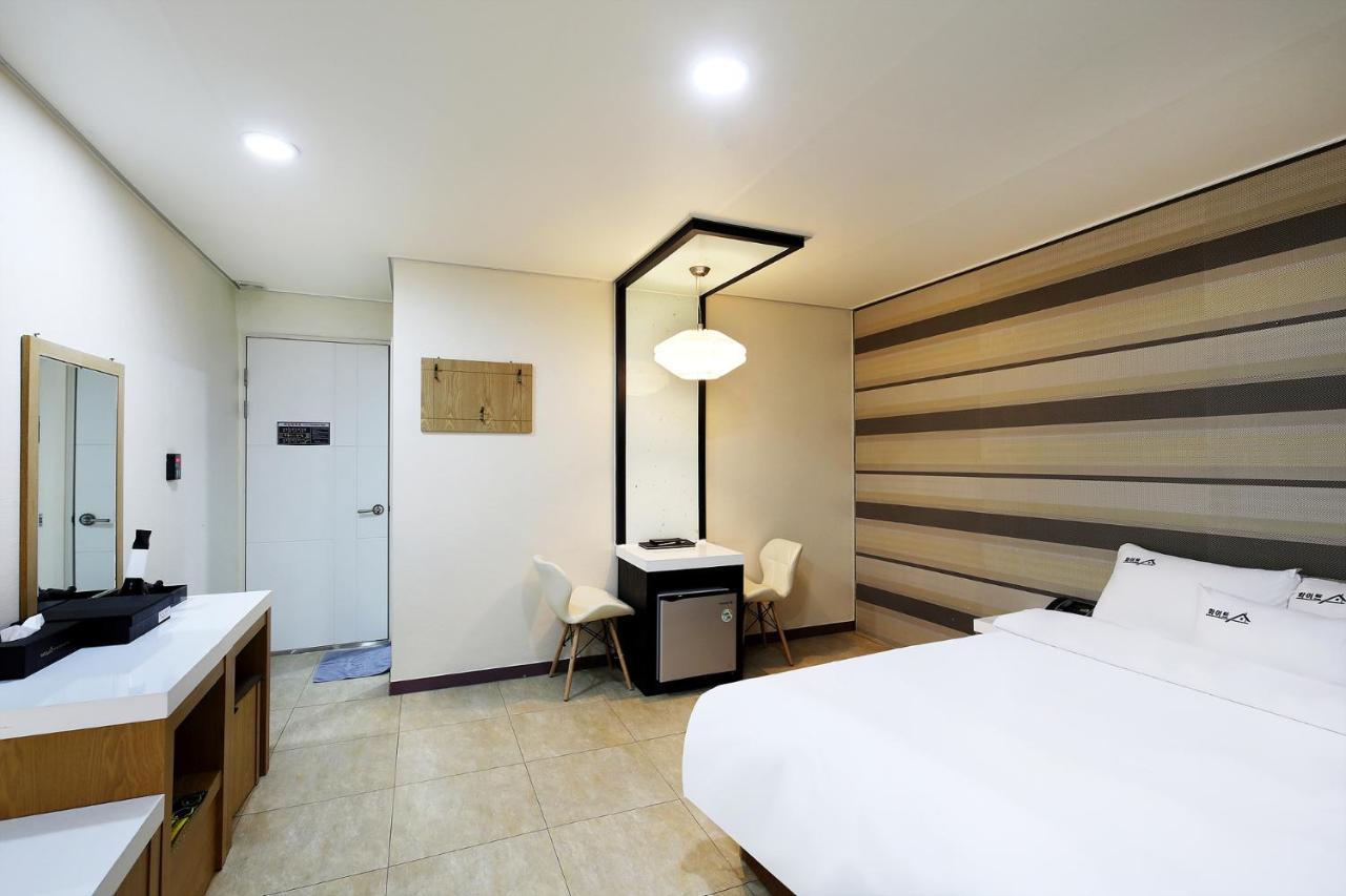 White Tourist Hotel Jeonju Exterior photo