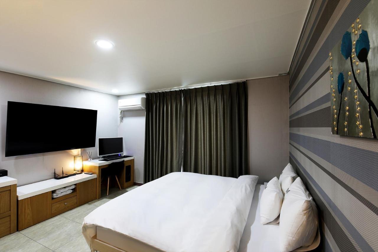 White Tourist Hotel Jeonju Exterior photo